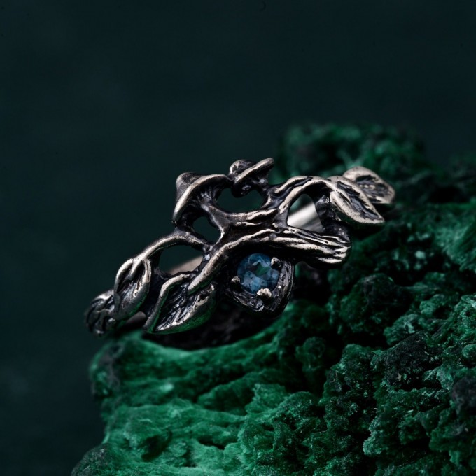 Topaz Enchantment Gothic Ring – Mystical Unisex Wedding Band, Witchy Statement Topaz Ring, Unique Gothic Gemstone Jewel
