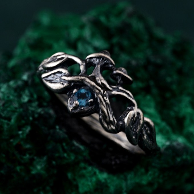 Topaz Enchantment Gothic Ring – Mystical Unisex Wedding Band, Witchy Statement Topaz Ring, Unique Gothic Gemstone Jewel