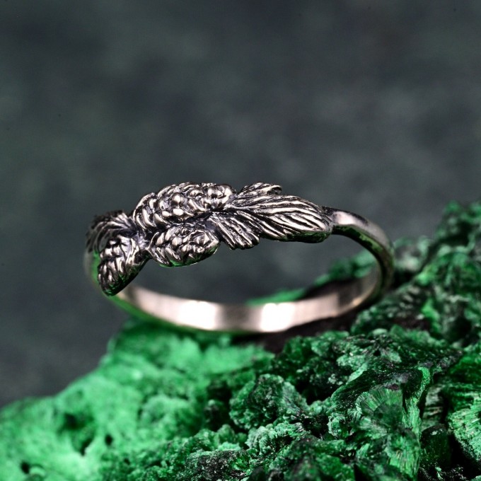 Elegant Minimalist Silver Ring with Twig and Pinecone – Unique Christmas Jewelry for Women