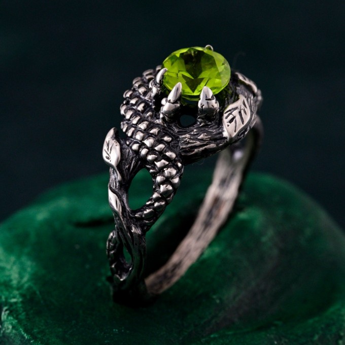 Exquisite Peridot Serpent Ring - Vintage Dragon Mystique in Fantasy Silver