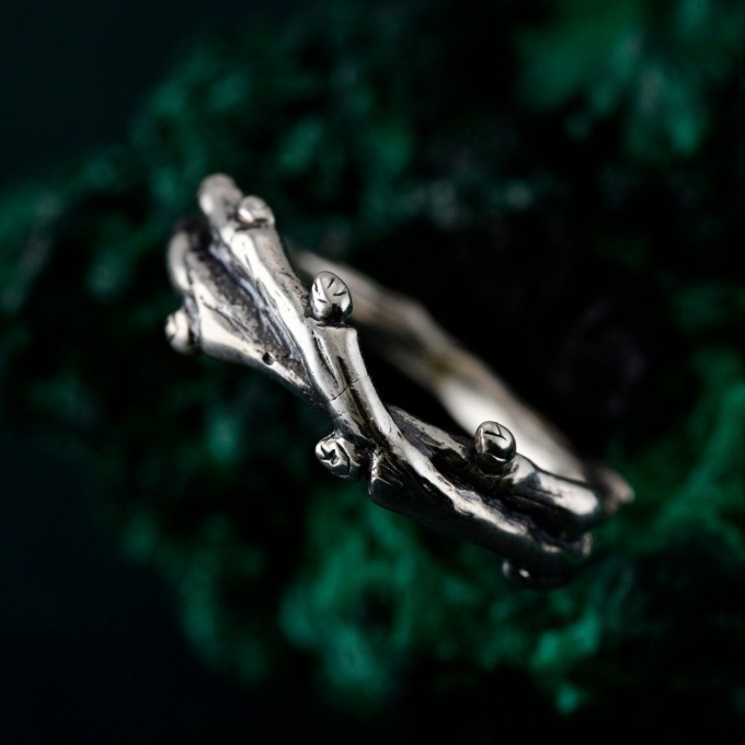 Handcrafted Silver Leaf Ring – Unique Gothic Style Wedding Band