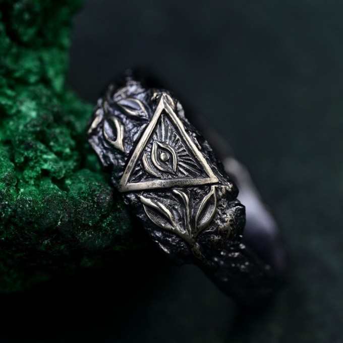 Vintage Triquetra Forest Ring – Nature-Inspired Silver Wedding Ring, Mystical Elven Jewelry with Celtic Knotwork Accent