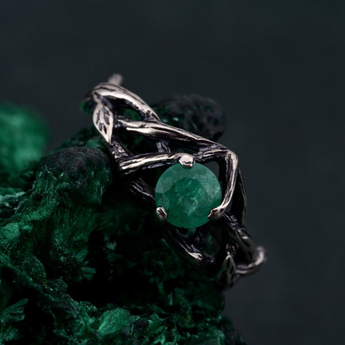 Celtic Emerald Silver Ring - Timeless Celtic Elegance