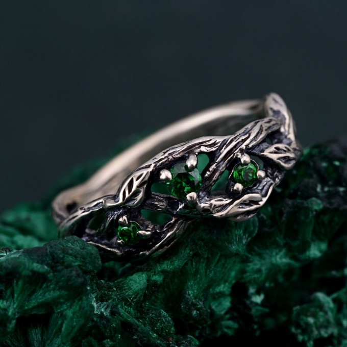 Boho Emerald Braided Ring - Tree Motif Engagement Jewelry