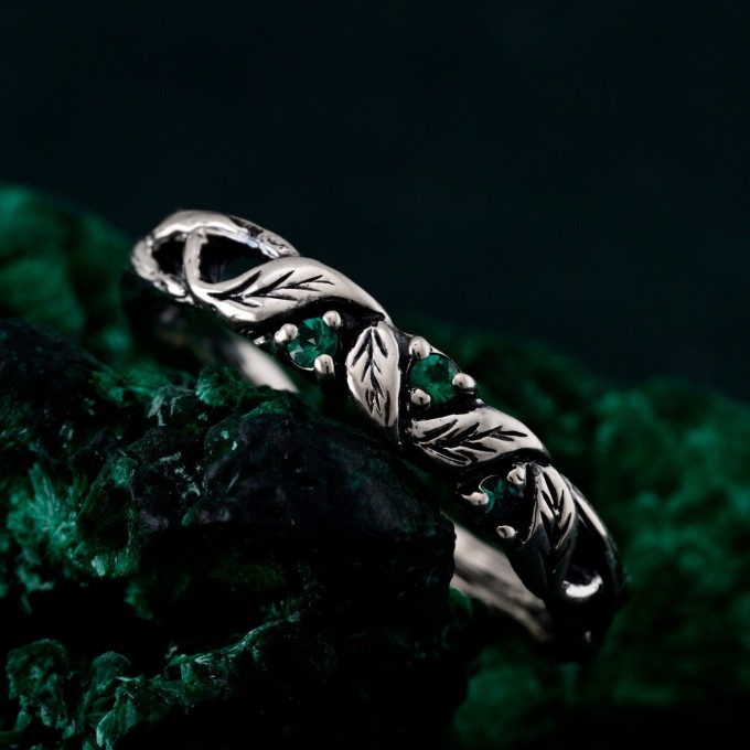 Emerald Silver Ring – Nature-Inspired Elegant Jewelry, Enchanted Forest Design with Vine & Willow Leaf