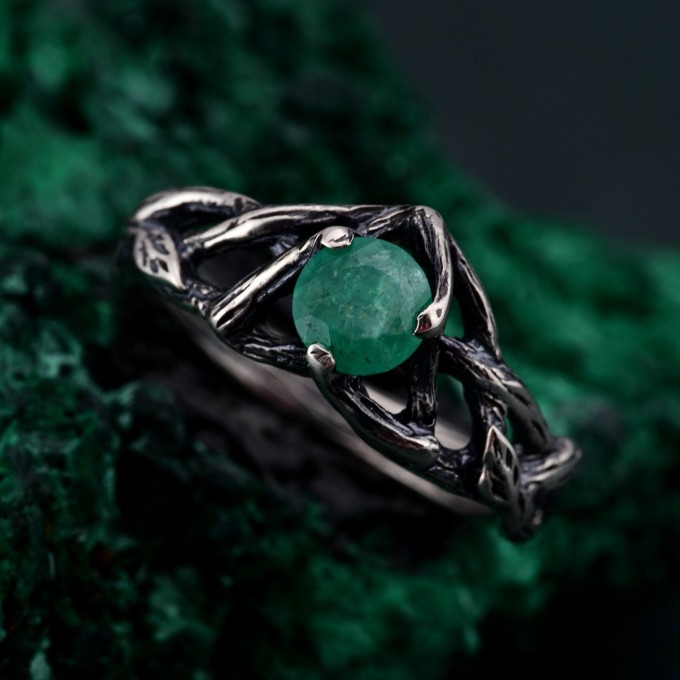 Celtic Emerald Silver Ring - Timeless Celtic Elegance