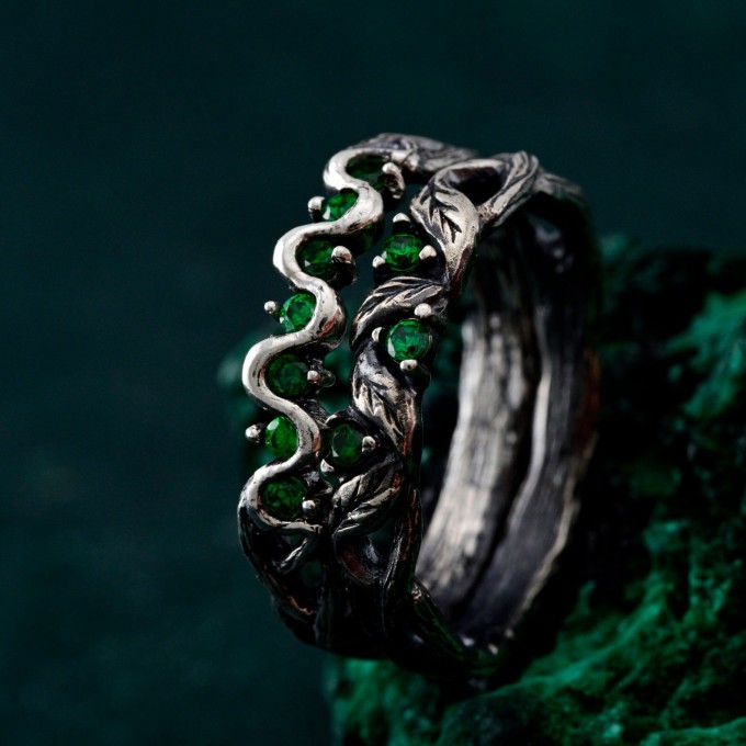 Gothic Silver Ring with Serpent and Emerald Design