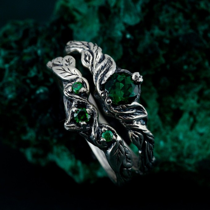 Emerald Silver Twig Ring – Forest-Inspired Leaf Design, Bohemian Green Gemstone Wedding Band, Unique Handcrafted Jewelry