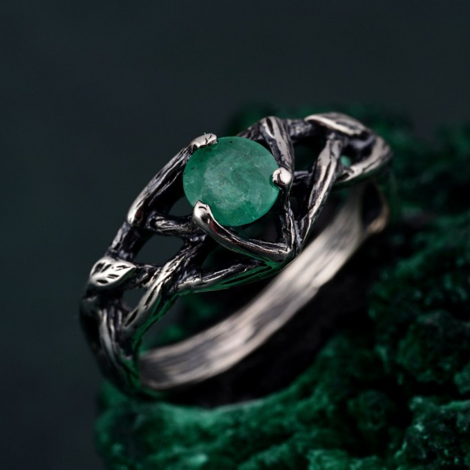 Celtic Emerald Silver Ring - Timeless Celtic Elegance