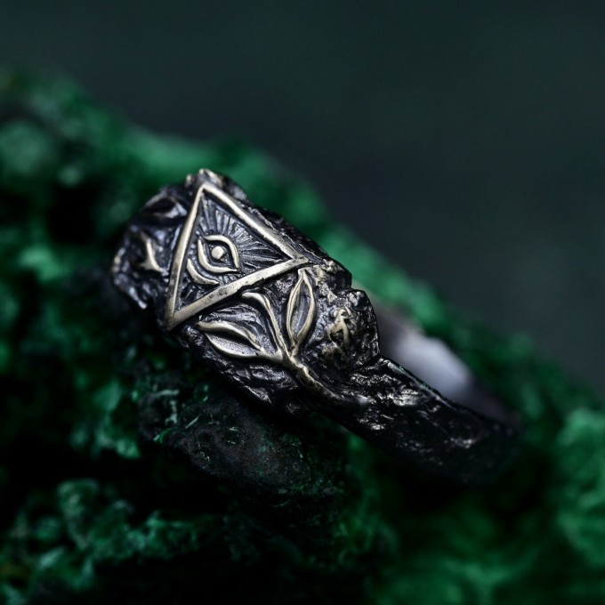 Vintage Triquetra Forest Ring – Nature-Inspired Silver Wedding Ring, Mystical Elven Jewelry with Celtic Knotwork Accent