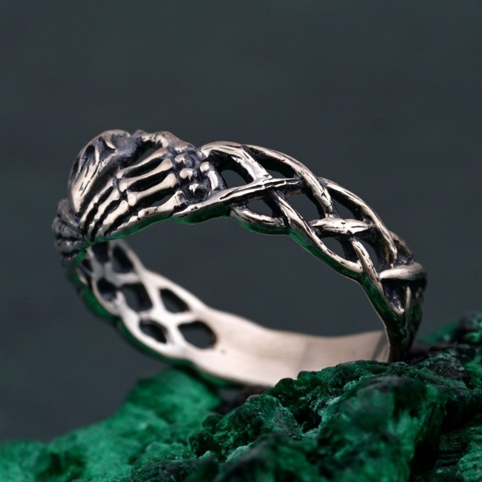 Handcrafted Silver Heart Embrace Ring – Eternal Love Symbol with Artistic Hands