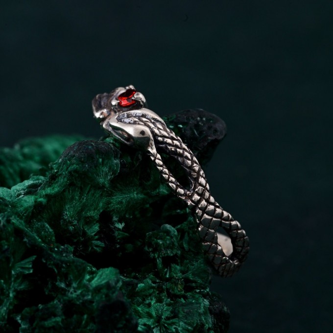 Exquisite Twin Snakes Emerald Ring - Unique Boho Serpent Design