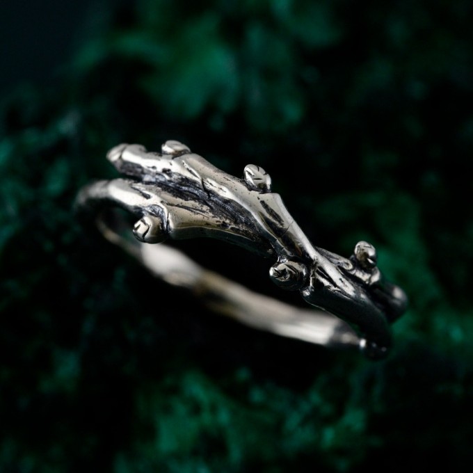 Handcrafted Silver Leaf Ring – Unique Gothic Style Wedding Band