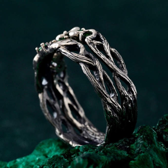 Gothic Silver Ring with Serpent and Emerald Design