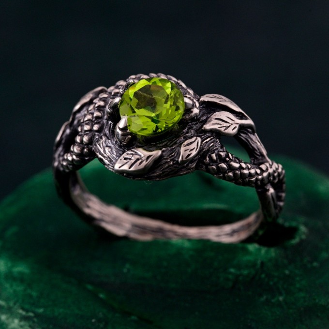 Exquisite Peridot Serpent Ring - Vintage Dragon Mystique in Fantasy Silver