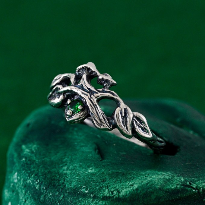 Unisex Gothic Wedding Ring – Witchy Statement Ring, Silver Geometric Design, Unique Gothic Jewelry for All Genders