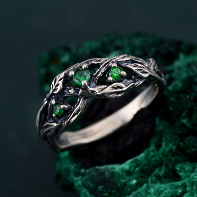 Boho Emerald Braided Ring - Tree Motif Engagement Jewelry
