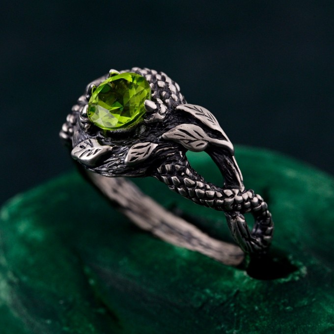 Exquisite Peridot Serpent Ring - Vintage Dragon Mystique in Fantasy Silver