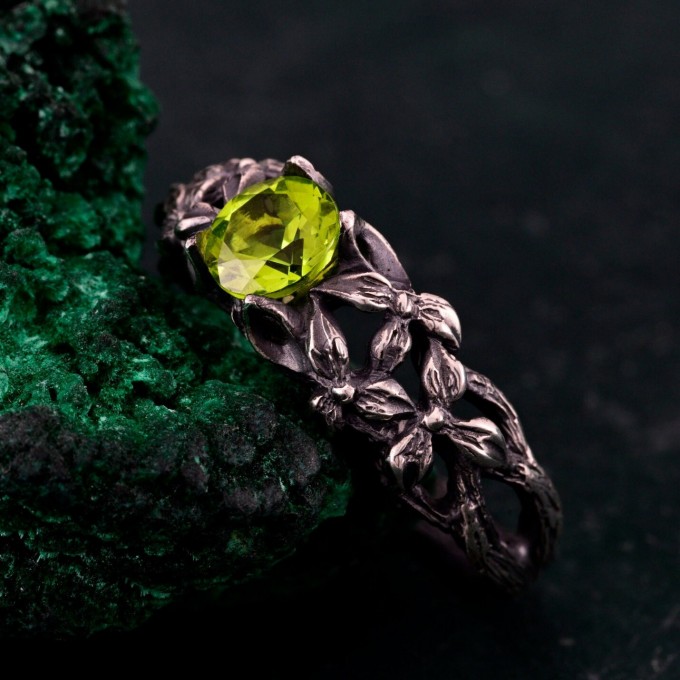 Floral Radiance: Gothic Peridot Ring