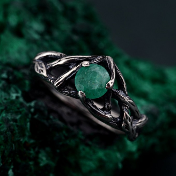 Celtic Emerald Silver Ring - Timeless Celtic Elegance