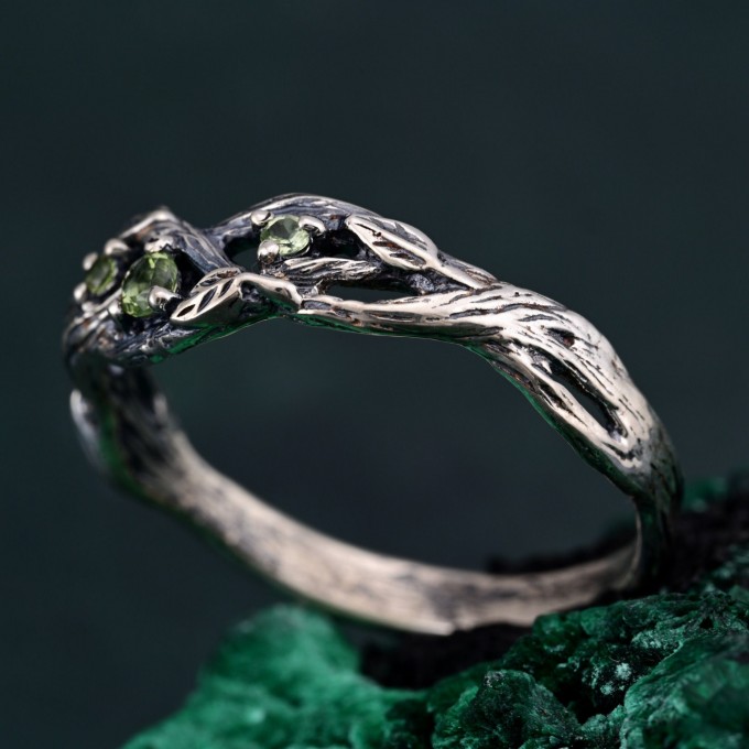 Charming Peridot Silver Twig Ring - Unique Nature-Inspired Wedding Band
