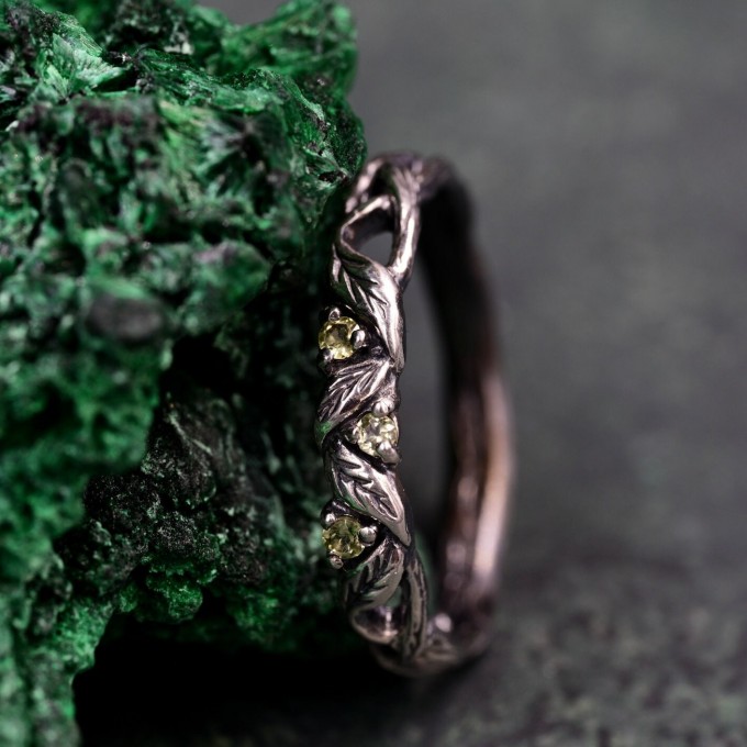 Handcrafted Silver Peridot Ring – Nature-Inspired Design with Leaf Detailing