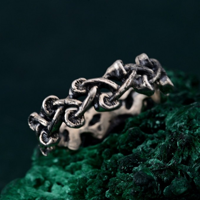 Unbreakable Ties: Gothic Chain Silver Ring