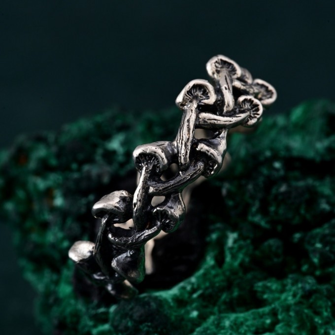 Unbreakable Ties: Gothic Chain Silver Ring