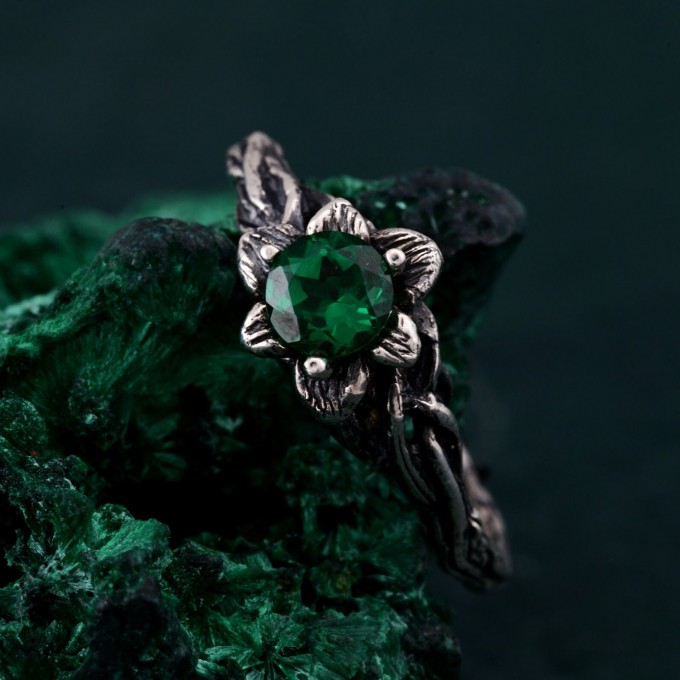 Unique Petal-Adorned Twig Ring - Floral Harmony and Botanical Elegance