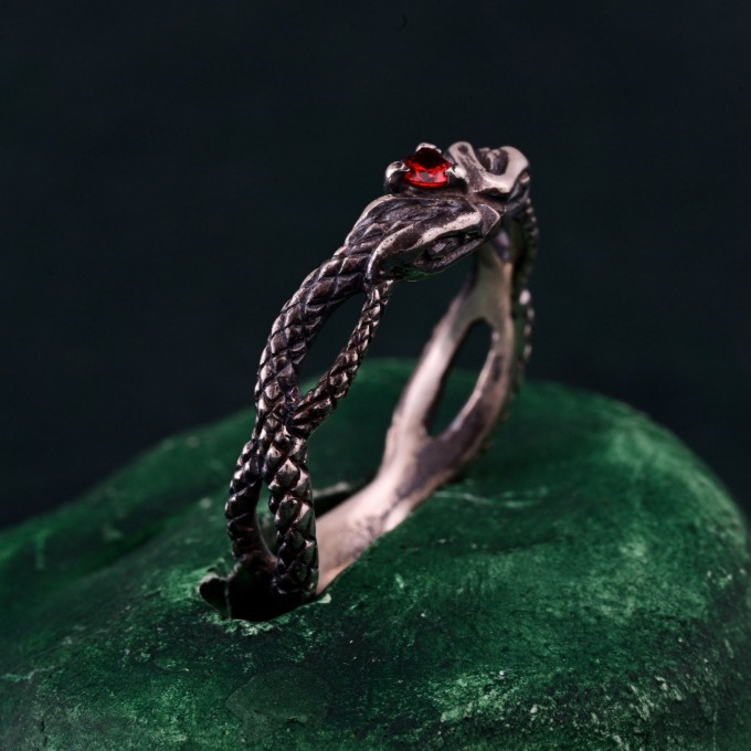 Exquisite Twin Snakes Emerald Ring - Unique Boho Serpent Design