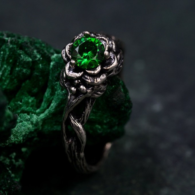 Emerald Lotus Ring – Sterling Silver Twisted Twig Design, Floral Promise Ring, Enchanted Forest Engagement Jewelry for Her
