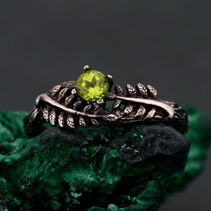 Enchant Forest Wedding Band – Peridot Fern Branchlet, Whispering Fern, Twig and Fern Design, Graceful Frond Ring