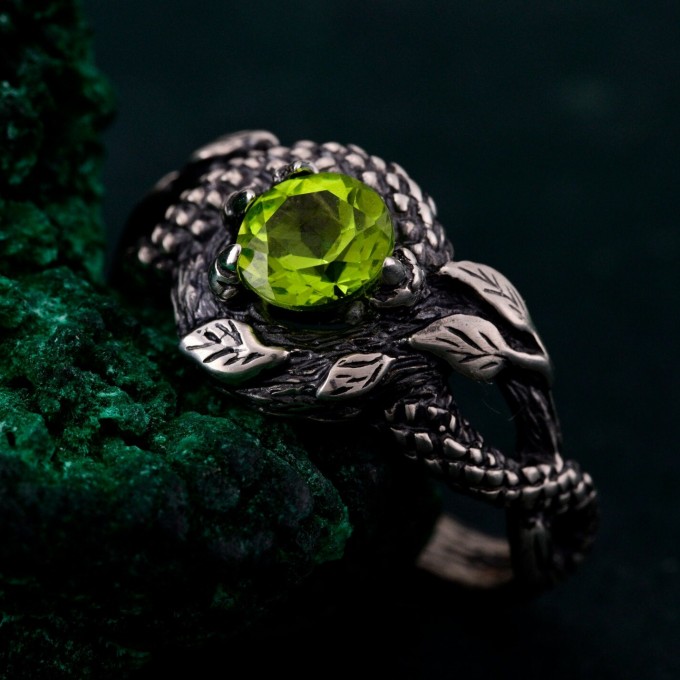 Exquisite Peridot Serpent Ring - Vintage Dragon Mystique in Fantasy Silver