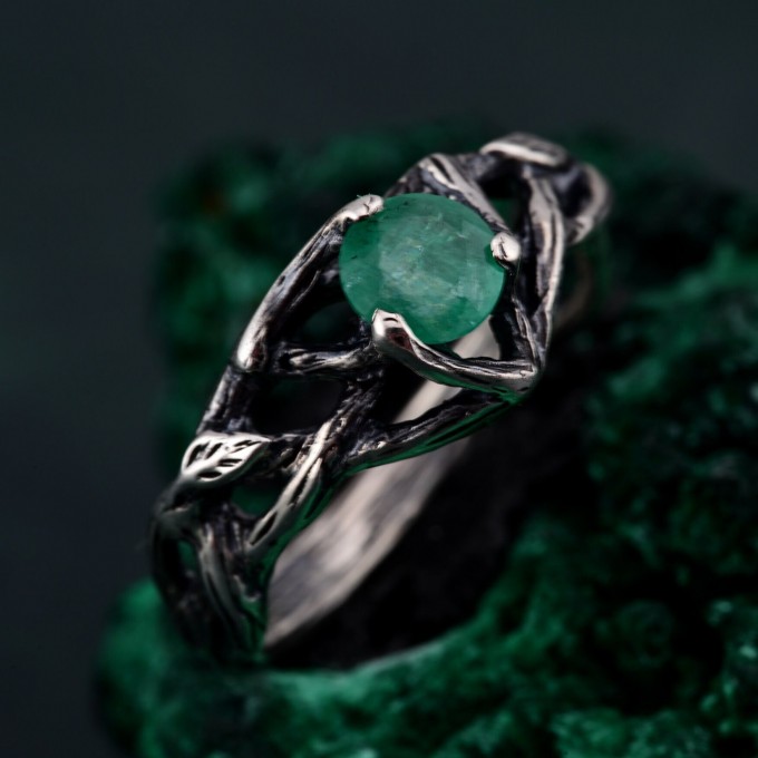 Celtic Emerald Silver Ring - Classic Elegance in Celtic Jewelry