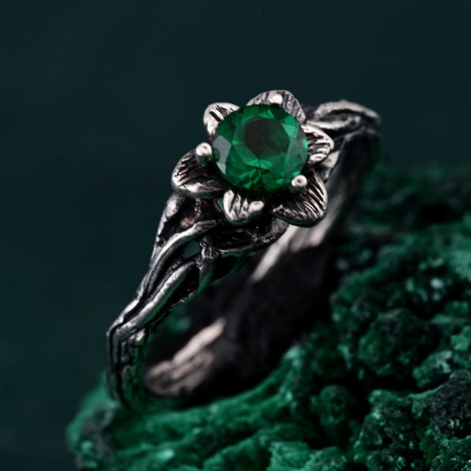 Unique Petal-Adorned Twig Ring - Floral Harmony and Botanical Elegance
