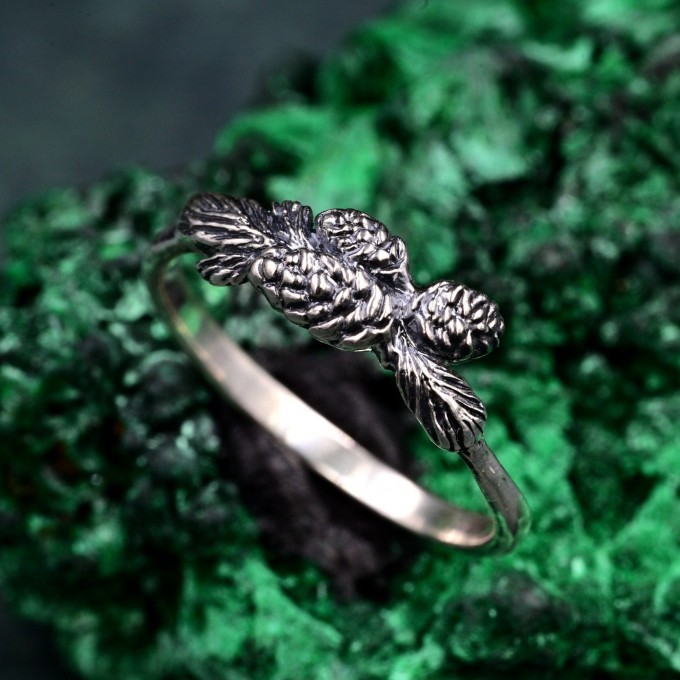 Elegant Minimalist Silver Ring with Twig and Pinecone – Unique Christmas Jewelry for Women
