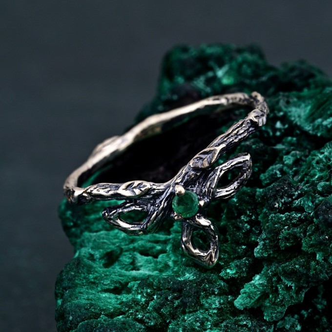Whimsical Emerald Branch Tiara Ring – Rustic Cottagecore Bridal Jewelry, Artisan Silver Knot Wedding Band for Enchanted Forest Engagement