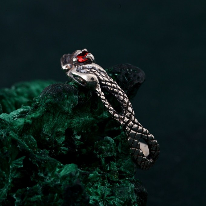 Serpentine Embrace Ring: Twisted and Entwined Snake Band