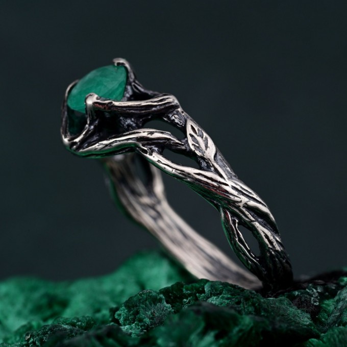 Celtic Emerald Silver Ring - Timeless Celtic Elegance