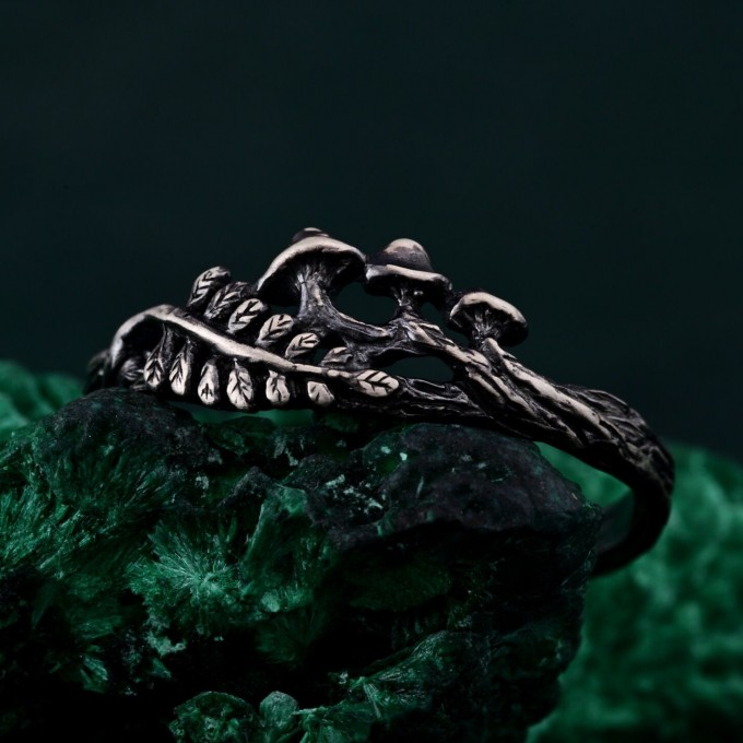 Witchy Elegance Statement Ring – Unisex Gothic Wedding Band, Geometric Silver Ring with Mushroom Design, Unique Gothic Jewelry