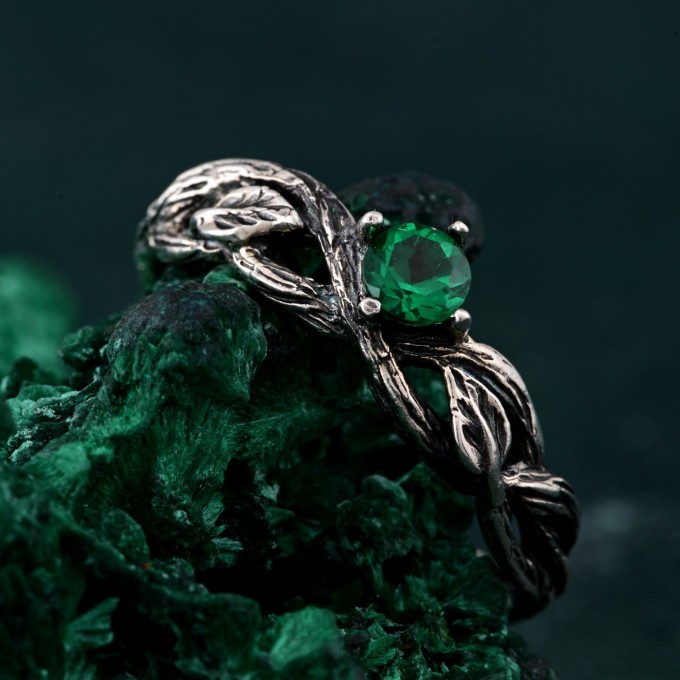 Emerald Whisper: Gothic Snake Ring