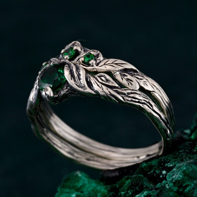 Emerald Silver Twig Ring – Forest-Inspired Leaf Design, Bohemian Green Gemstone Wedding Band, Unique Handcrafted Jewelry