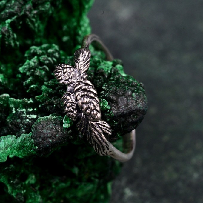 Elegant Minimalist Silver Ring with Twig and Pinecone – Unique Christmas Jewelry for Women