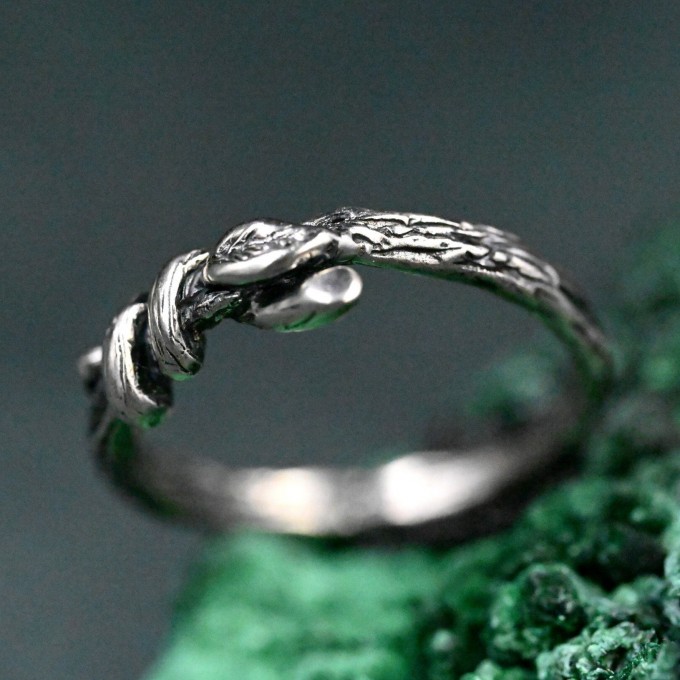 Leaves and Branch Wedding Ring – Unisex Gothic Design for Couples