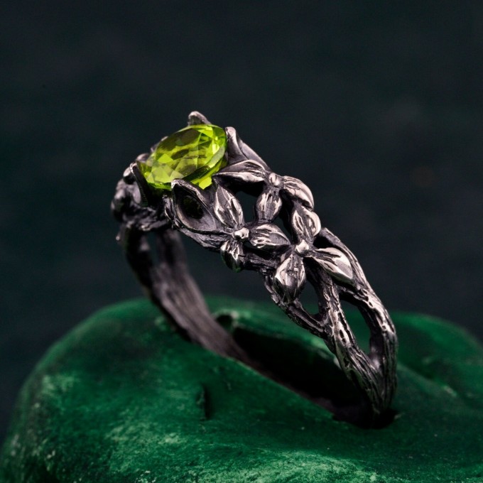 Floral Radiance: Gothic Peridot Ring