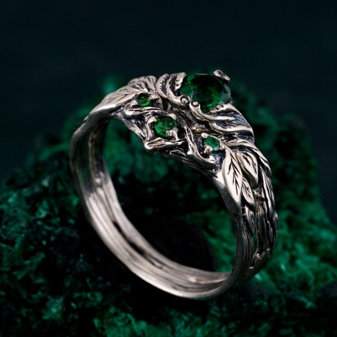 Emerald Silver Twig Ring – Forest-Inspired Leaf Design, Bohemian Green Gemstone Wedding Band, Unique Handcrafted Jewelry