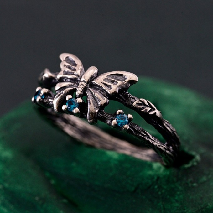 Elegant Ring Butterfly of Destiny - Unique and Graceful Butterfly Design