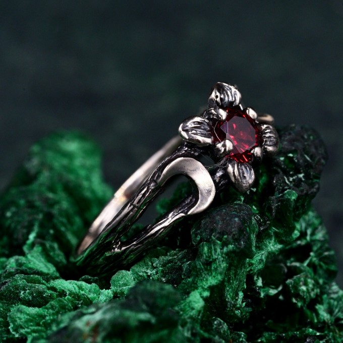 Celestial Silver Moon Ring Mystic Garnet Lunar Ring Triple Moon Goddess Ring Silver Moon Trio Crescent