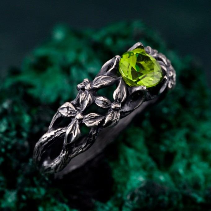 Floral Radiance: Gothic Peridot Ring