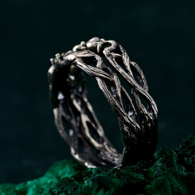 Gothic Silver Ring with Serpent and Emerald Design